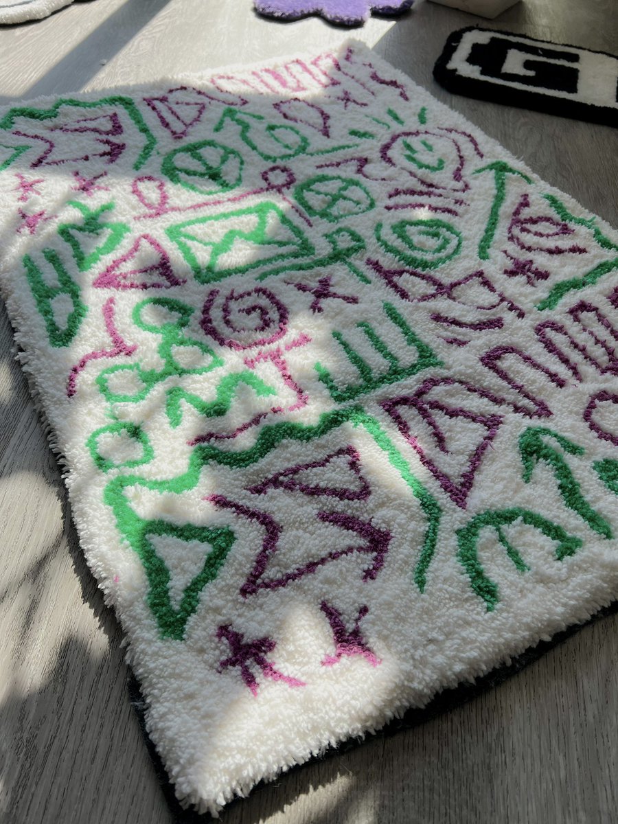 nftrugbabe's tweet photo. Made my @VinnieHager letter a irl rug 💌 (the good kind of rug😝 lol ) https://t.co/gahiqkj2uE