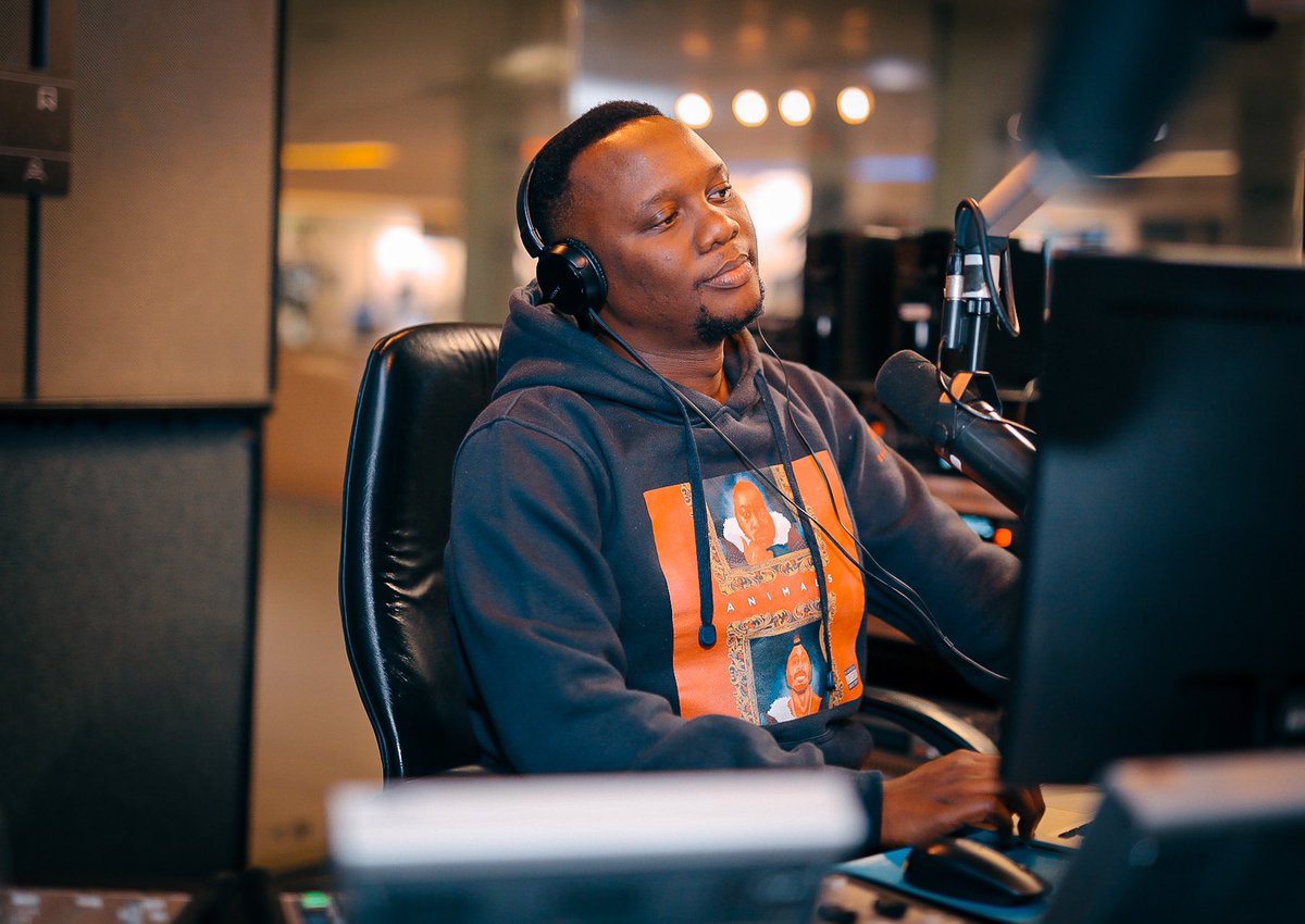 METROFMSA's tweet image. #PhonelineTraffic : @moflavadj definitely has a lot on his mind ,What’s on your mind? Share with us. 

☎️ : 089 110 3377 
WhatsApp: 071 585 6157

#TheMorningFlava 
@moflavadj  @owenhannie @KhutsoTheledi @Lindi_Sirame