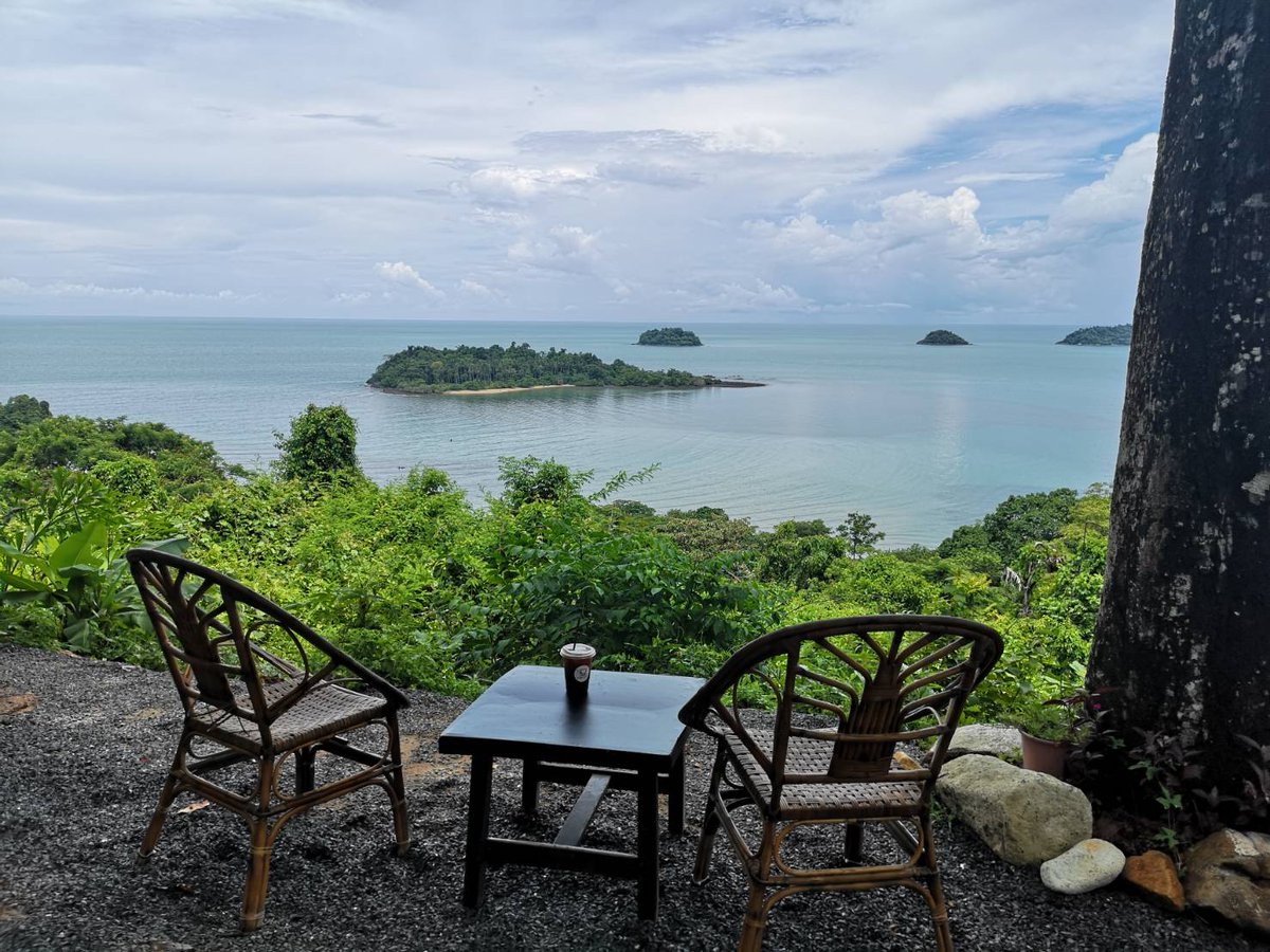Ajarncom's tweet photo. That table is ours! 
#ViewCafe #KohChang https://t.co/VpokAzkoxL