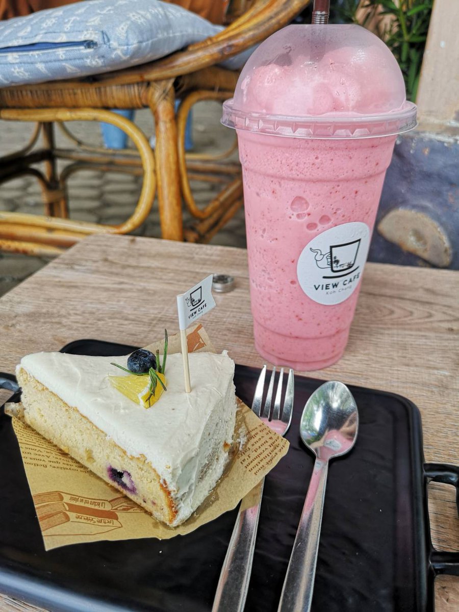 Ajarncom's tweet photo. That table is ours! 
#ViewCafe #KohChang https://t.co/VpokAzkoxL