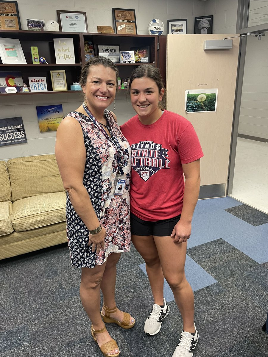 DaniW_Coach's tweet image. Last day of Kindergarten to last day of HS! Where does time go? Stopped by my office and made my day! She makes me so proud! Big goals and a bright future…we will get out of the way! #☀️⭐️ #graduationtime #USDbound #summerfirst @delaneywhite25
