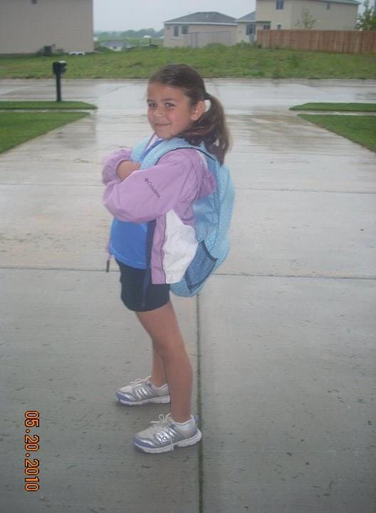 DaniW_Coach's tweet image. Last day of Kindergarten to last day of HS! Where does time go? Stopped by my office and made my day! She makes me so proud! Big goals and a bright future…we will get out of the way! #☀️⭐️ #graduationtime #USDbound #summerfirst @delaneywhite25