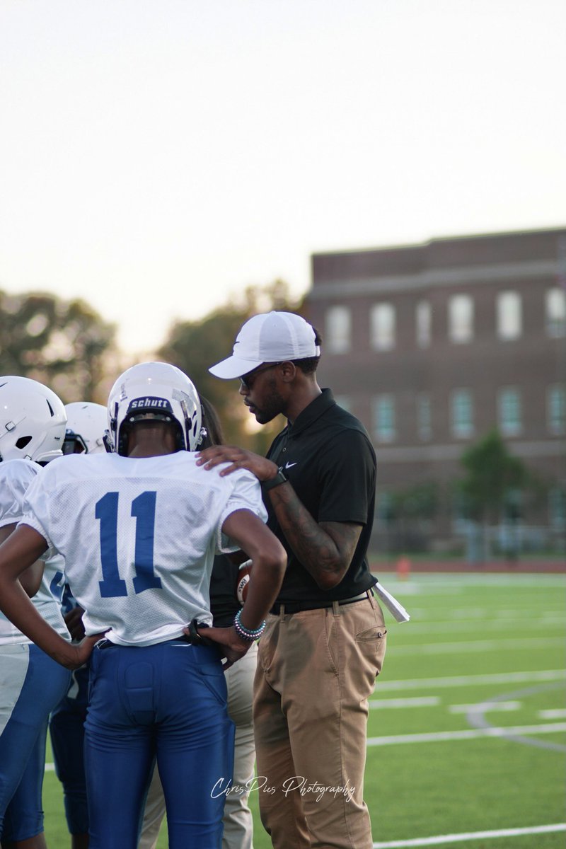 koachmayfield's tweet photo. This past fall I was blessed with the opportunity to coach football to a phenomenal group of young student - athletes @BoulterTylerISD. I want to thank all athletic directors, coordinators, and mentor coaches for believing in my abilities to lead. #BoulterBetterTogether https://t.co/YP67pqFCO2