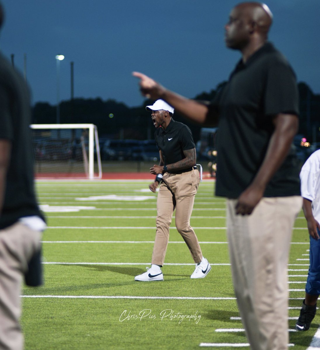 koachmayfield's tweet photo. This past fall I was blessed with the opportunity to coach football to a phenomenal group of young student - athletes @BoulterTylerISD. I want to thank all athletic directors, coordinators, and mentor coaches for believing in my abilities to lead. #BoulterBetterTogether https://t.co/YP67pqFCO2