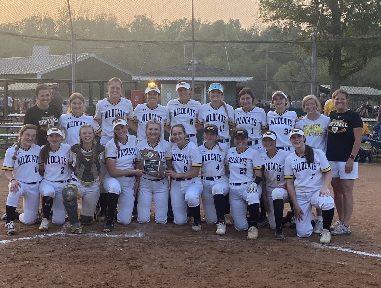 BACK 2 BACK DISTRICT CHAMPS!

Congrats  Ladies!!! 

Class 2 District 6 Softball Championship 

Diamond 15 
Pierce City 5 
(5 inn) 

#gemcity 

#GoldStandard