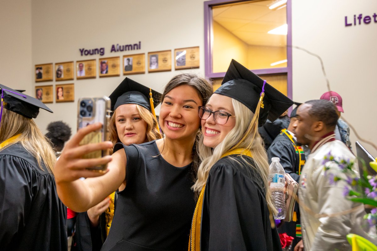 BethelUCPS's tweet photo. 📸 We are so happy to have celebrated the Class of 2022 on Saturday! 

Students and supporters: free, print-quality photos are available for download at this link along with an archived version of the ceremony live stream. Congrats grads! 🎉

https://t.co/Sie9Vp9pl6 https://t.co/4lPk2LSadH