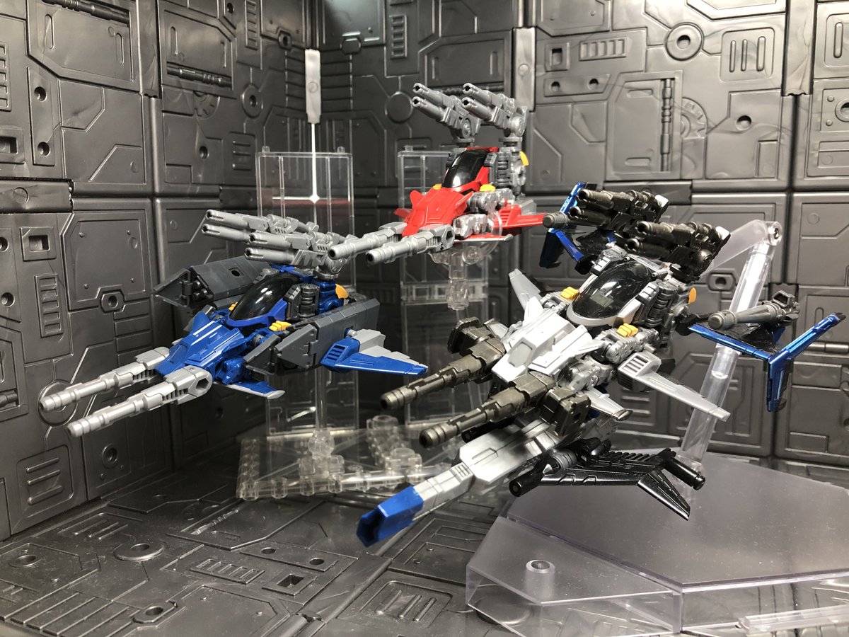 diamondNcyclone's tweet photo. #食玩ベース is perfect for displaying flying units
#ダイアクロン
#Diaclone
#DA57
#DA52 https://t.co/gkxVIvoTIl