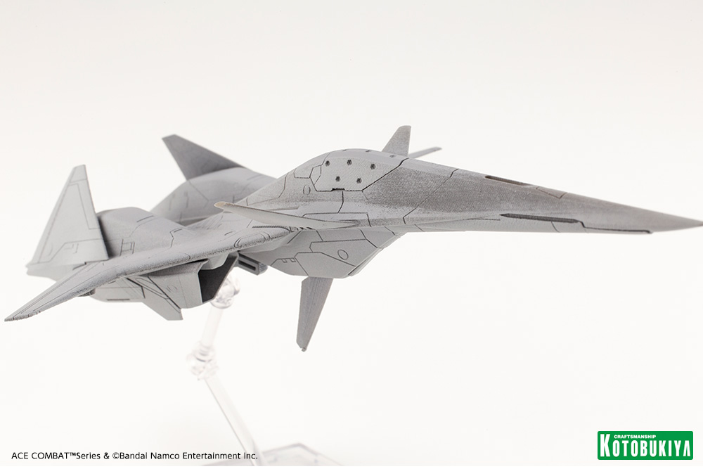 Fighterman_FFRC's tweet photo. ADF-01 FALKEN in 1/144 scale by Kotobukiya OMG finally https://t.co/QjFgZXnoBF