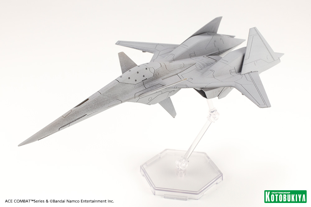 Fighterman_FFRC's tweet photo. ADF-01 FALKEN in 1/144 scale by Kotobukiya OMG finally https://t.co/QjFgZXnoBF