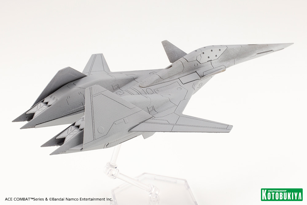 Fighterman_FFRC's tweet photo. ADF-01 FALKEN in 1/144 scale by Kotobukiya OMG finally https://t.co/QjFgZXnoBF
