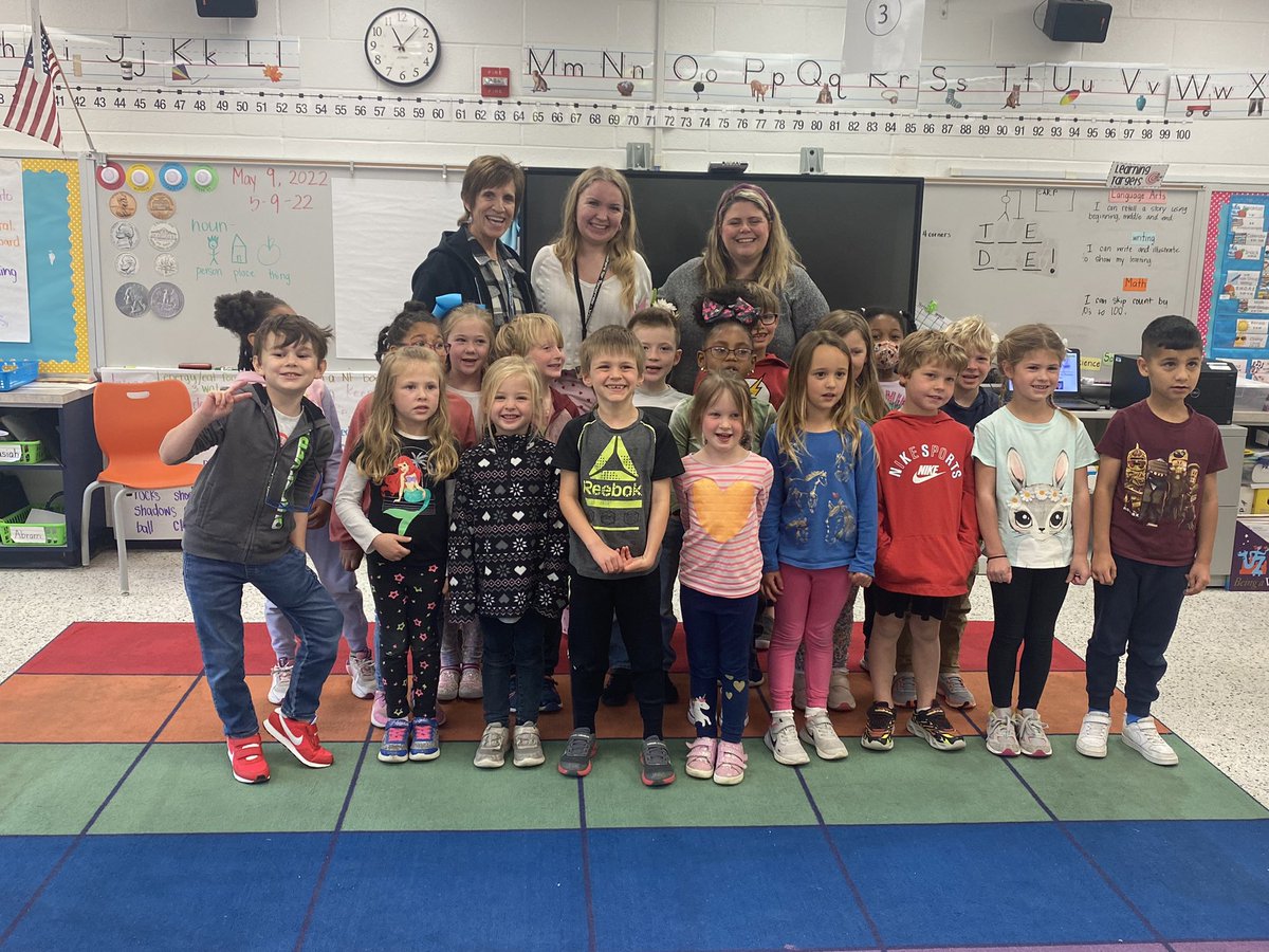 jlnardel's tweet photo. Introducing these amazing Cox students who were recently awarded a teaching contract with the city of Virginia Beach! We could not be more proud of these future educators!💛💚@BeachSupe @coxfalconpress @FrankWCoxHS @greatneckms @TrantwoodES @LinkhornParkES @JbdElem https://t.co/YnX9BQctuR