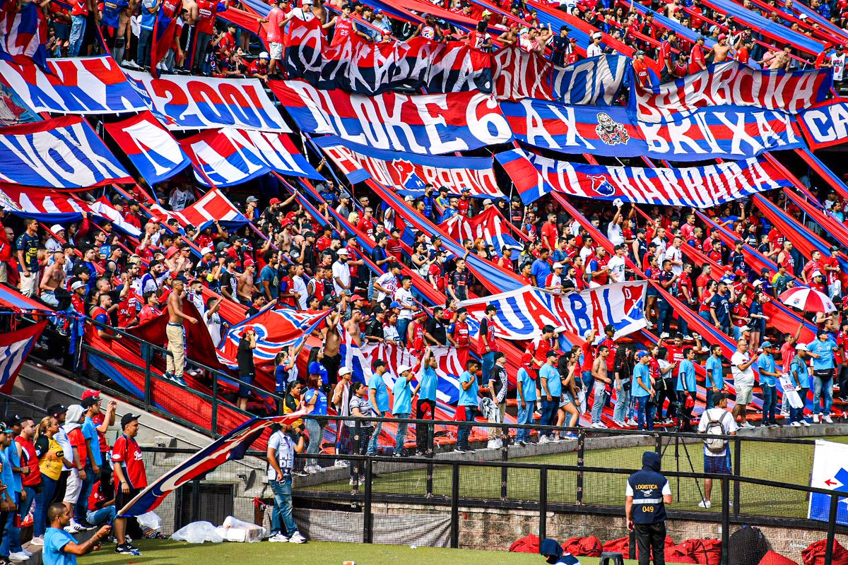 alejandrocallef's tweet image. Tenemos que apoyar al equipo en este momento difícil, todos al atanasio !!! 🔴🔵📸