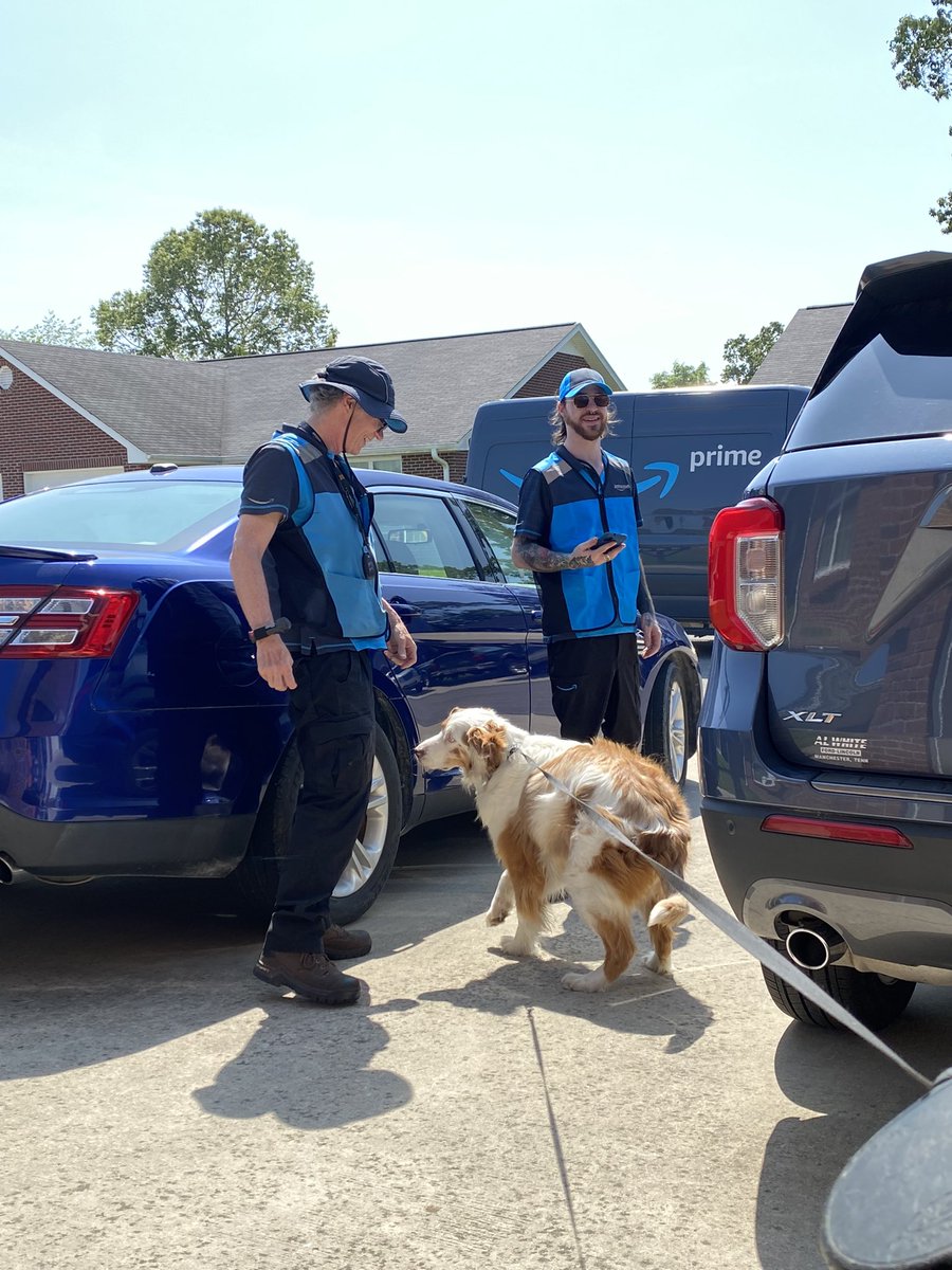 debvan1411's tweet photo. Hey @amazon .. there’s this “other” company that has a FB page for drivers that meet dogs along their routes ! If you don’t you should ..Our dogs is Joey , our driver is also Joey, they love each other #dogsoftwitter #aussie #austrailianshepherd #amazon #amazonprime #amazondogs https://t.co/YImThSUBCG