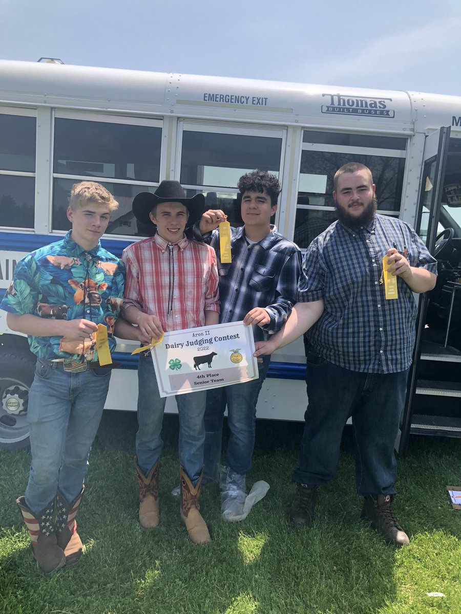 Congratulations  to the dairy team for getting 4th at there invitational contest, they compete at state on June 3rd 🟡🔵