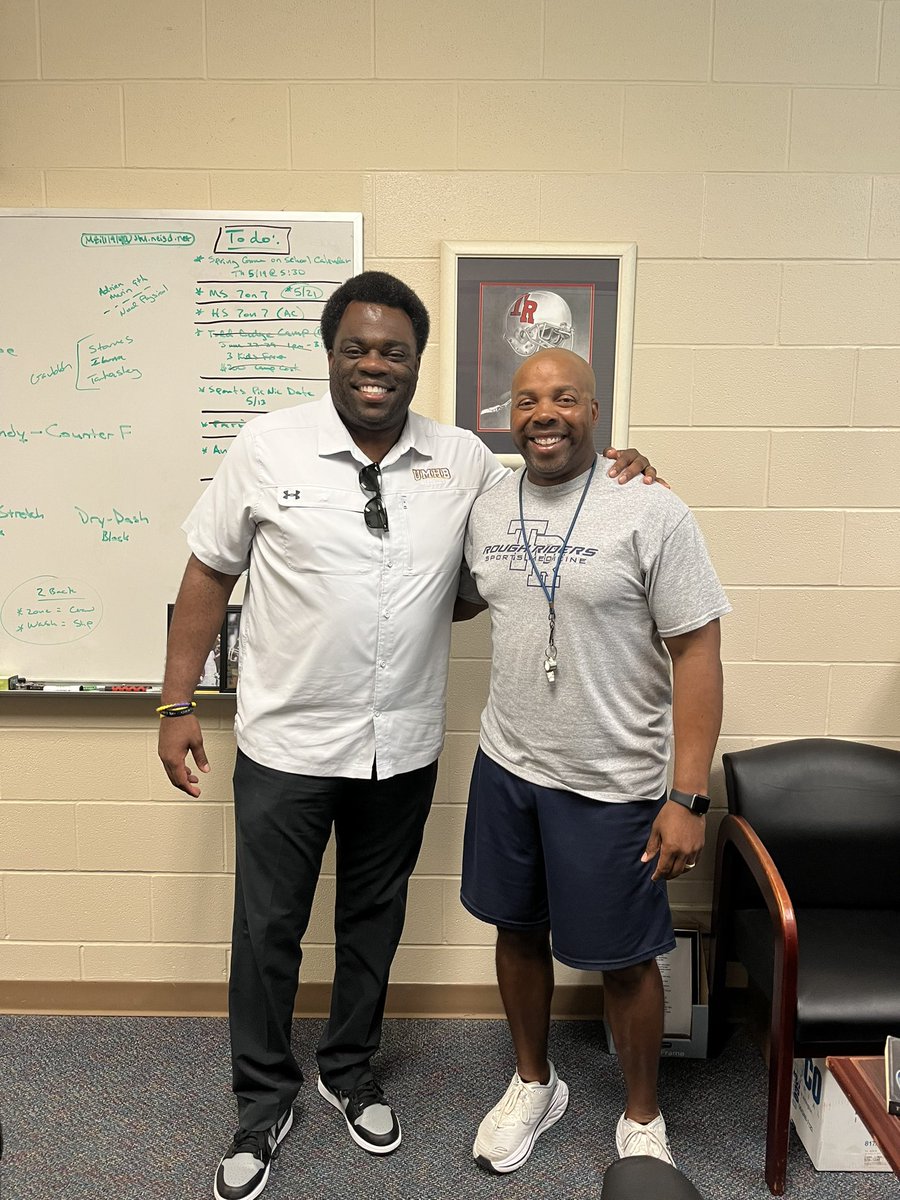 Great visit with <a href="/CruFootball/">UMHB Football🏈</a> at practice today! Thank you  <a href="/CoachJohnsonFB/">Jack Johnson</a> for recruiting our Rough Riders! 
#recruitRIDERs #VeltNation <a href="/WeAreTRHS/">Theodore Roosevelt High School - NEISD</a> <a href="/EWMS_athletics/">Ed White Athletics</a> <a href="/BoysKrueger/">Krueger Boys Athletics</a> @WoodWranglers