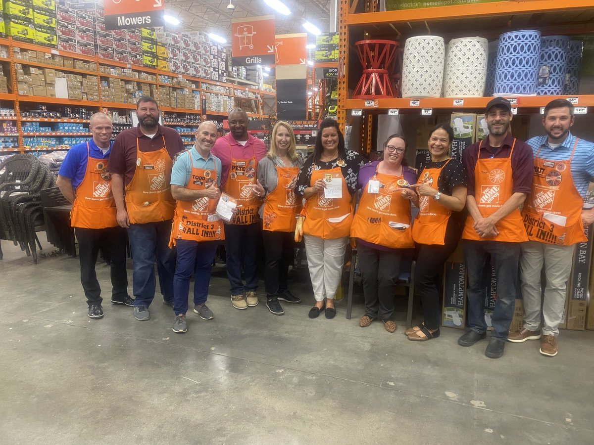 SDO &amp; RDO in the house recognizing some leaders from store 2313 nice job Team Murdoch during this operational walk D3 is ALL IN!!!!