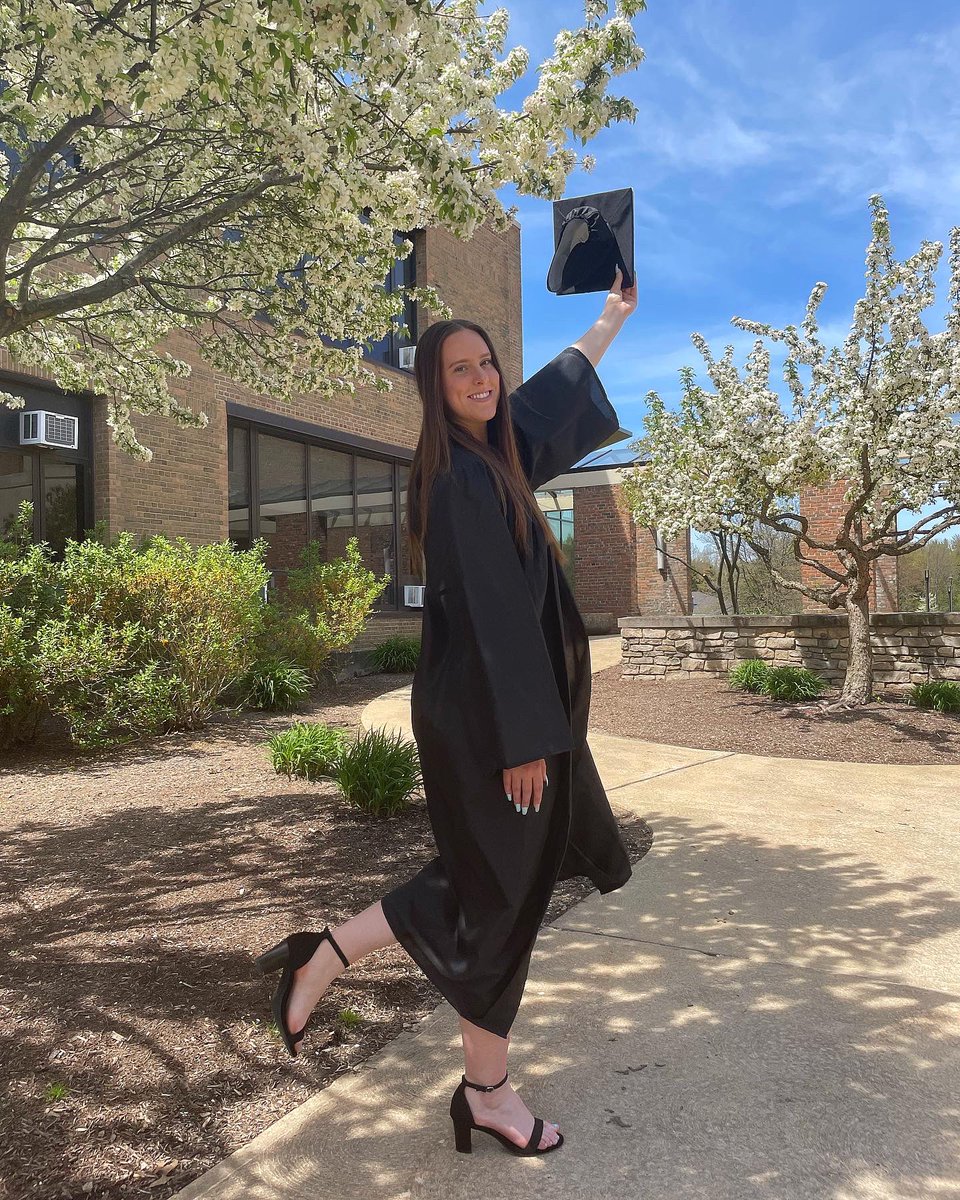kaylahuffman_18's tweet photo. Class of 2022 https://t.co/wSYrH953P3
