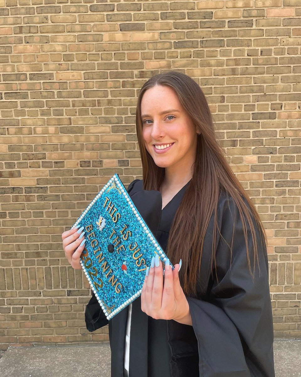 kaylahuffman_18's tweet photo. Class of 2022 https://t.co/wSYrH953P3