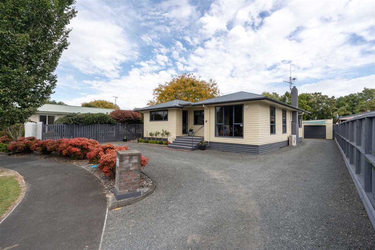 HarcourtsHouses's tweet photo. 17 Somme Crescent, Hillcrest https://t.co/SeATLe1sy0 https://t.co/d4yot8VhnX