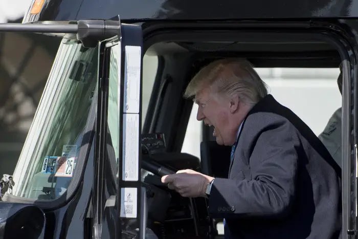 ChrisJustice01's tweet photo. @ZTPetrizzo 🚛 Eastbound and Down🎶 #Phantom309 https://t.co/XBuP5AqvcV