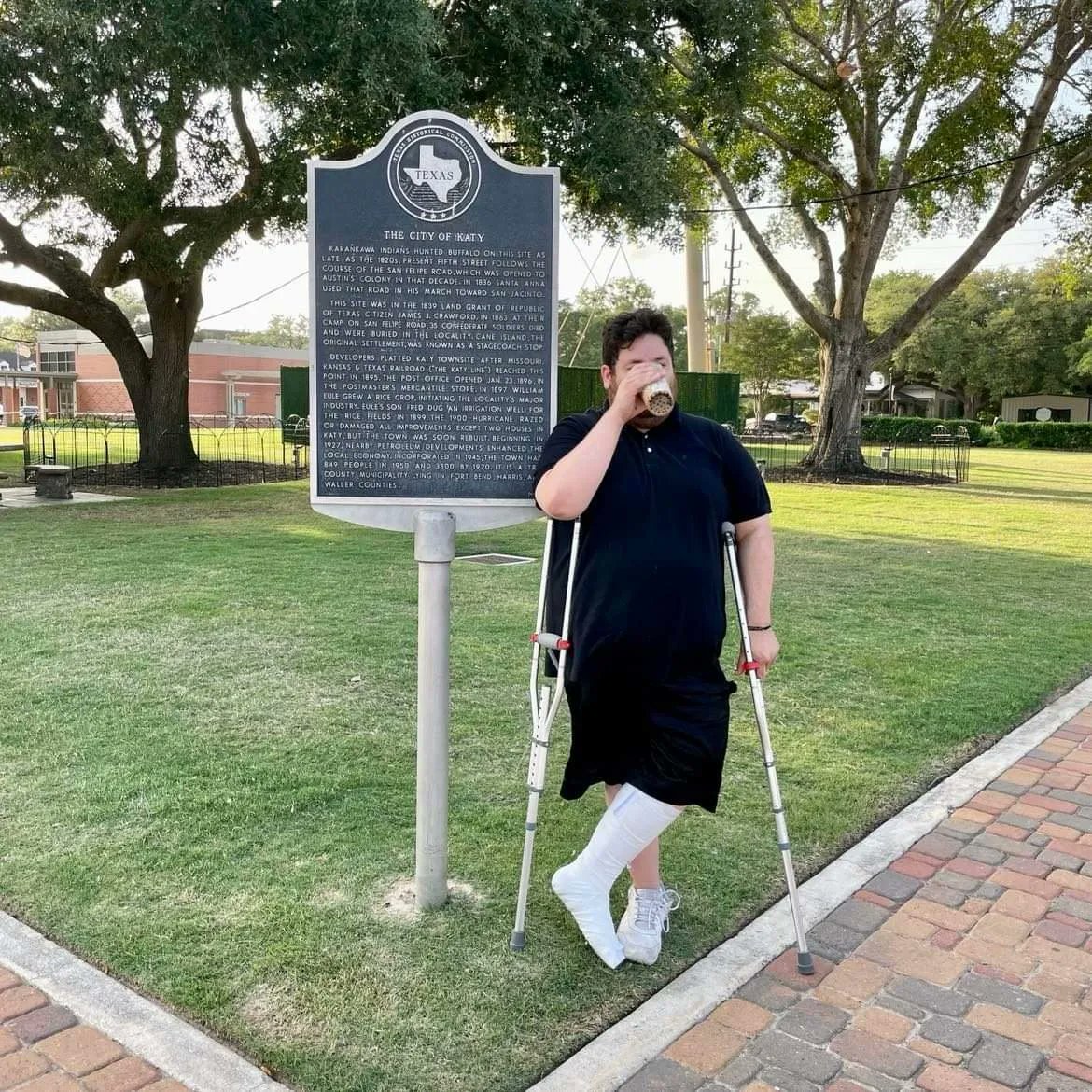 CapoJ007's tweet photo. "Making my way downtown
Walking fast, leg in cast,
And I'm homebound"
-@VanessaCarlton (paraphrased)
Welcome to my hometown of Katy, TX. πΈ: @freya66
#ExtraShotOfHistory #HistorianInRepose #TexasHistoricalMarker https://t.co/ZoAI809SBL