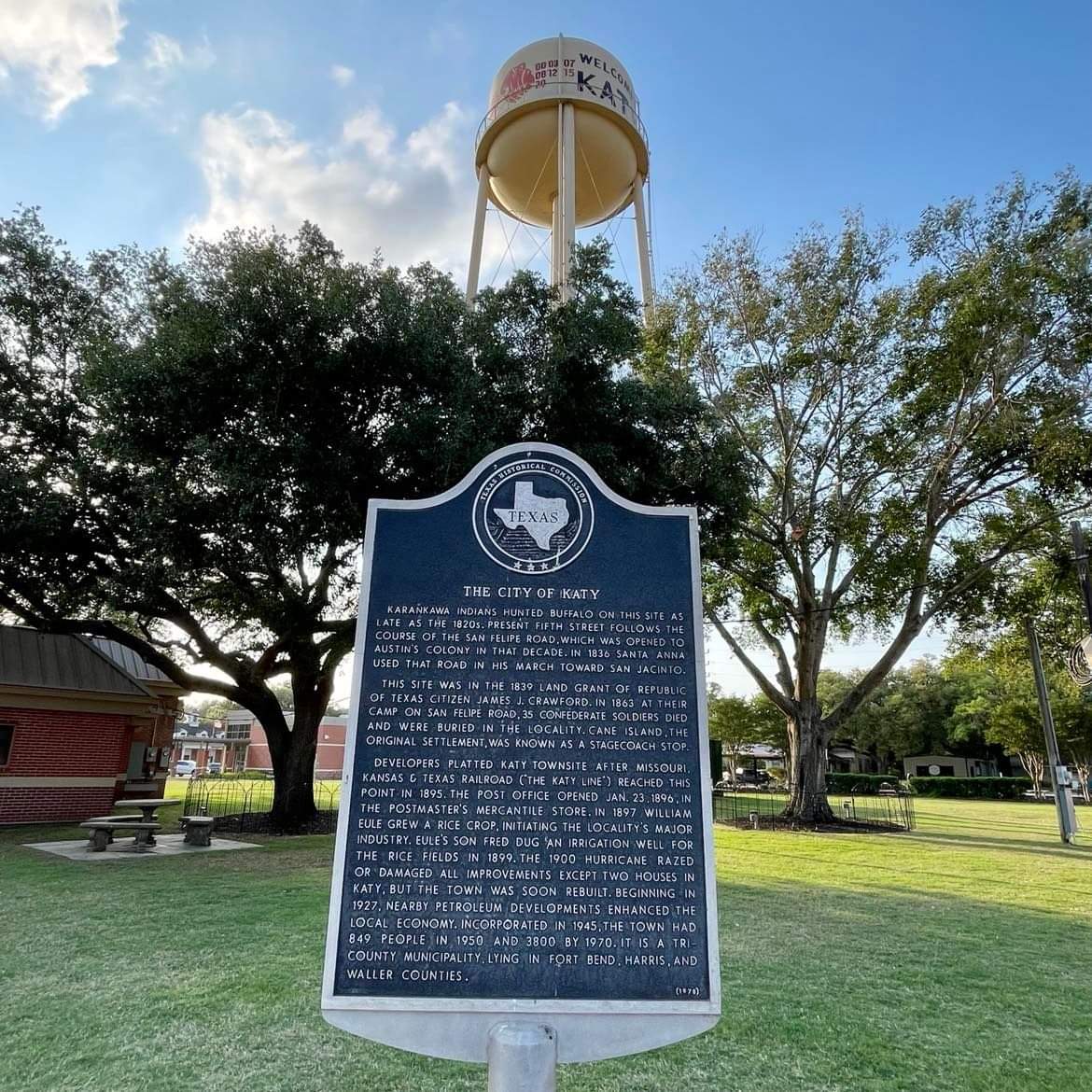 CapoJ007's tweet photo. "Making my way downtown
Walking fast, leg in cast,
And I'm homebound"
-@VanessaCarlton (paraphrased)
Welcome to my hometown of Katy, TX. πΈ: @freya66
#ExtraShotOfHistory #HistorianInRepose #TexasHistoricalMarker https://t.co/ZoAI809SBL