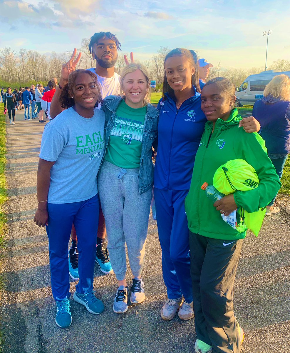 These girls are the GCL 4x1 relay champs (again!!) AND they finished high school today. Love watching them fly ✨💪🏽🦅