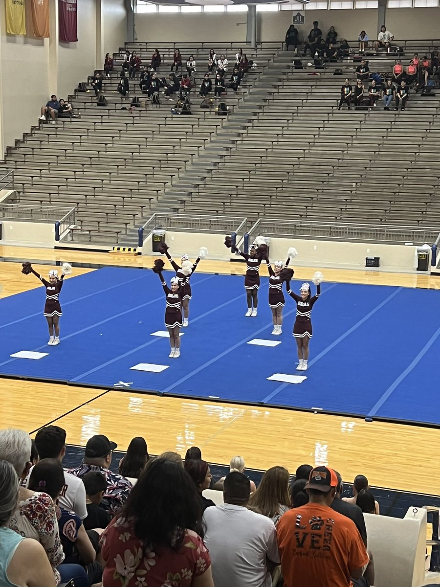 coachrod03's tweet photo. Love supporting those who support everyone!! Phenomenal job ladies!!! Proud to be a Highlands Owl! 🦉 ❤️ https://t.co/yGdMvEwgEx