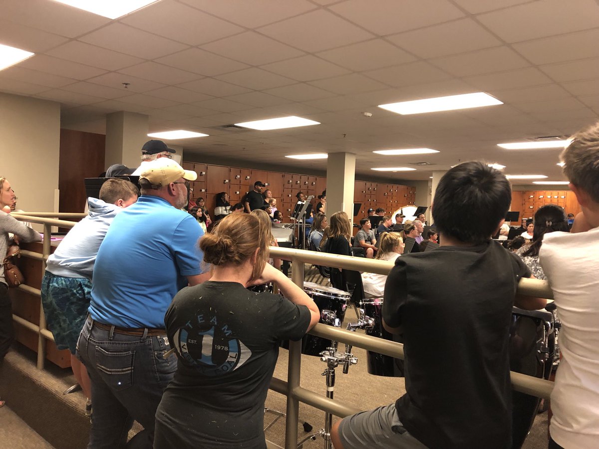 BluffsMSBand's tweet photo. 🎼Standing room only for our “Be Part of the Band” Meeting tonight! So excited to have so many students interested in joining the ⁦@scbpubschools⁩ Band program.
#GoBand #BePartOfTheBand 
🎷🎺🥁🐾🎶 https://t.co/1ArQakt8QS