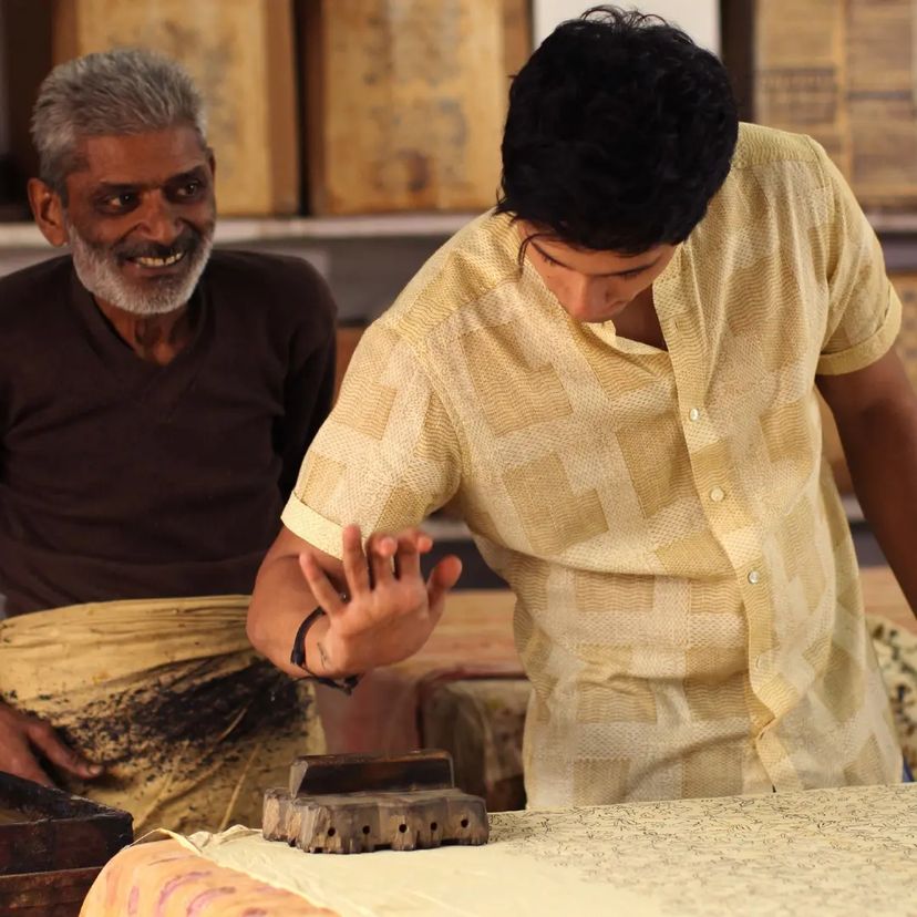 FabindiaMy's tweet image. 𝗖𝗼𝗻𝘀𝗰𝗶𝗼𝘂𝘀 𝗖𝗿𝗮𝗳𝘁 • Featuring a collection that embodies comfort and narrates stories from the past! Merging modern aesthetics with traditional artisanal skills, come with us on a heritage voyage that’s going to leave you spellbound!
#HandBlocks #Craftsmanship