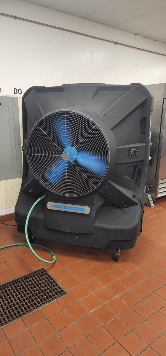 singarith's tweet photo. @LinusTech imagine using one of these to cool your computer https://t.co/2vjQBYtUeI