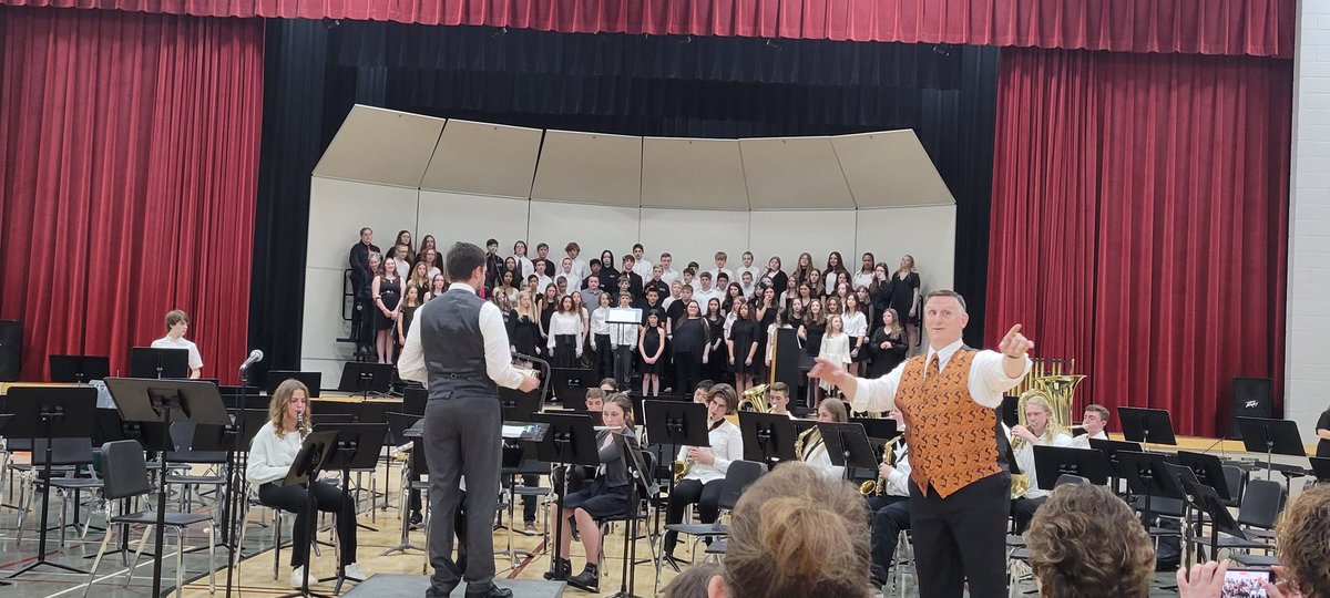 JLMS_Falcons's tweet photo. Great job to all the band and choir students tonight! https://t.co/bNWhQvPb8H