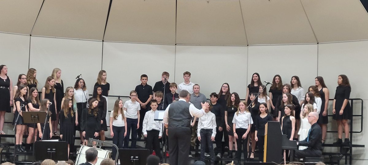 JLMS_Falcons's tweet photo. Great job to all the band and choir students tonight! https://t.co/bNWhQvPb8H