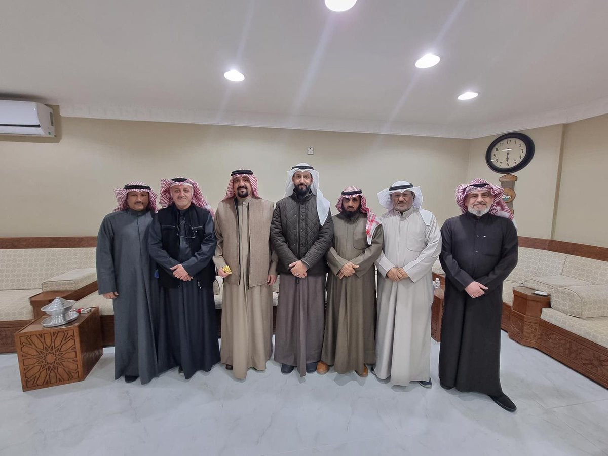 1970Jafar's tweet image. #المتقاعدين
#تجمع_حقوق_المتقاعدين 

حمد الله ورانا متقاعدين داعمين قضيتنا رجال ونساء سنكون عند حسن ظنكم سنكون سند وانتم القوة بالمطالبه بحقوق المتقاعدين 

دعمكم لنا ووقوفكم معنا هي رساله للمجلس والحكومه بان المتقاعدين هم ركيزة المجتمع الاساسي الكويتي

احترام حقوق المتقاعدين واجب