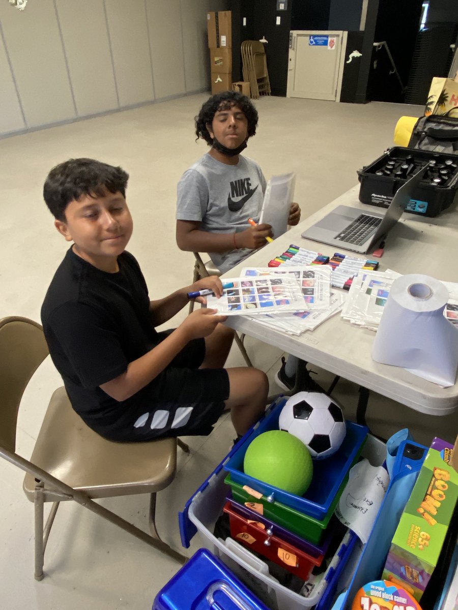 So very proud of our student leaders who stepped up to help lead stations for our Ocean Odyssey Adventure ⁦<a href="/StemTaught/">STEMTaught</a>⁩