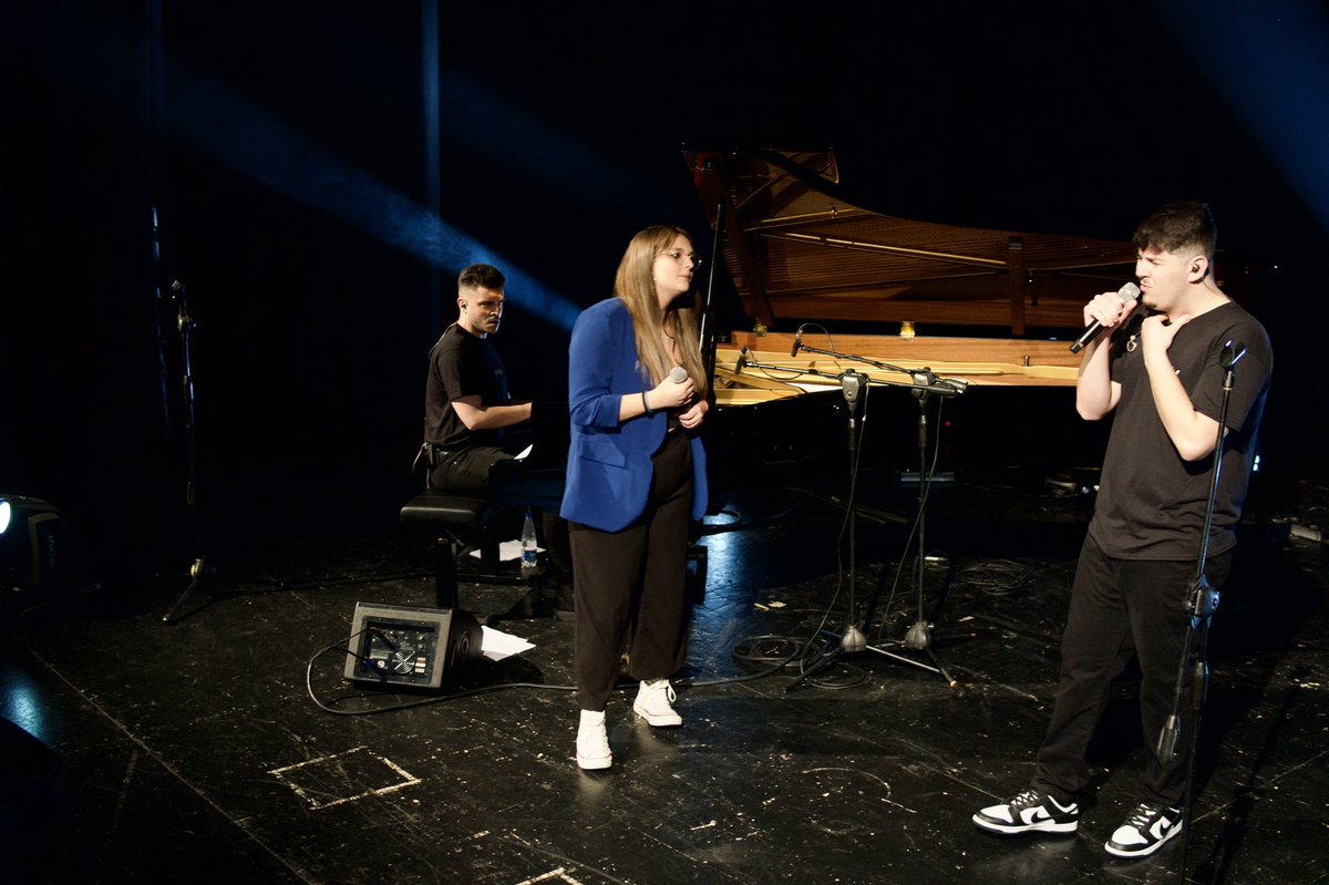 emyrecords_'s tweet photo. #beybey live a #napoli al Teatro Sannazaro in occasione del #nessunartistatour del cantautore #ortel  
@emyrecordsitaly @wavetvitaly https://t.co/TYkp3OaNzY