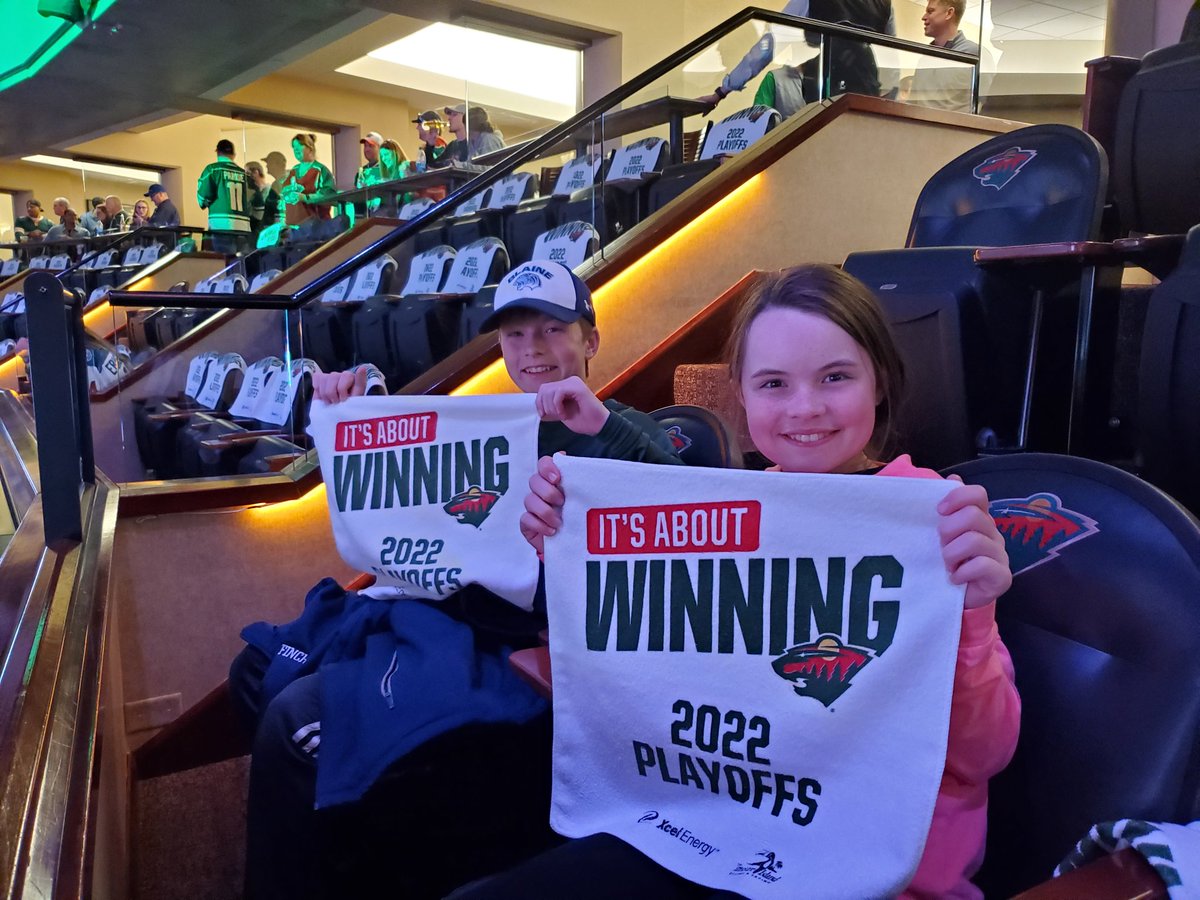 davefinchmn's tweet photo. #mnwild Thank you, #hopekids https://t.co/MwGCuBqLd1