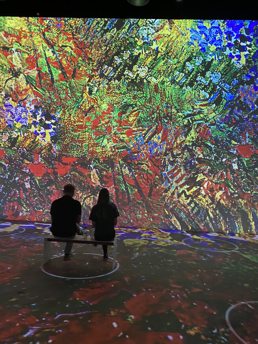 OffMadisonAve's tweet photo. Behind the scenes 🎥 with our client @AZTourismNews at the #ImmersiveKlimt art exhibit. 🎨 https://t.co/XRxPVKuaX1