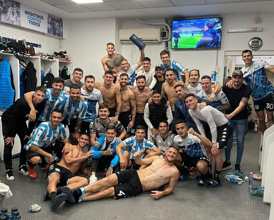 RacingClub's tweet photo. Un paso más, Todos Juntos 💪 💙 🎓
Sigamos así 👏 https://t.co/P7qGLUsJSn