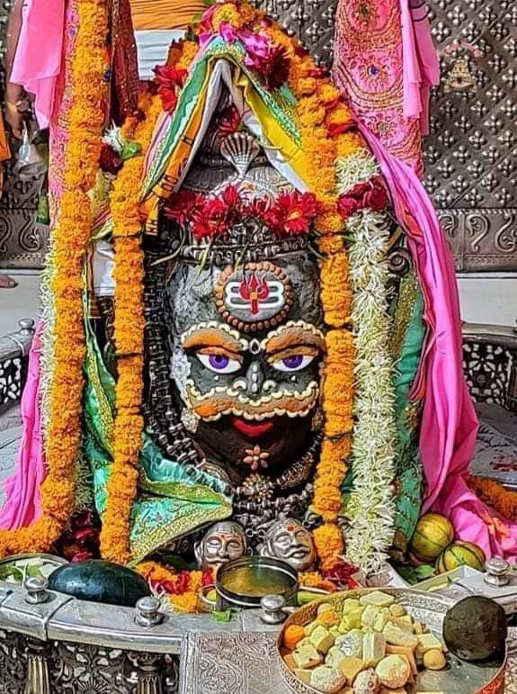 manishgadolli's tweet photo. 🙏🌹 जय श्री महाकाल🌹🙏
श्री महाकालेश्वर ज्योतिर्लिंग का आज का भस्म आरती शृंगार दर्शन
🔱 11 मई2022 (बुधवार)🔱 https://t.co/S7ufdpP7YW