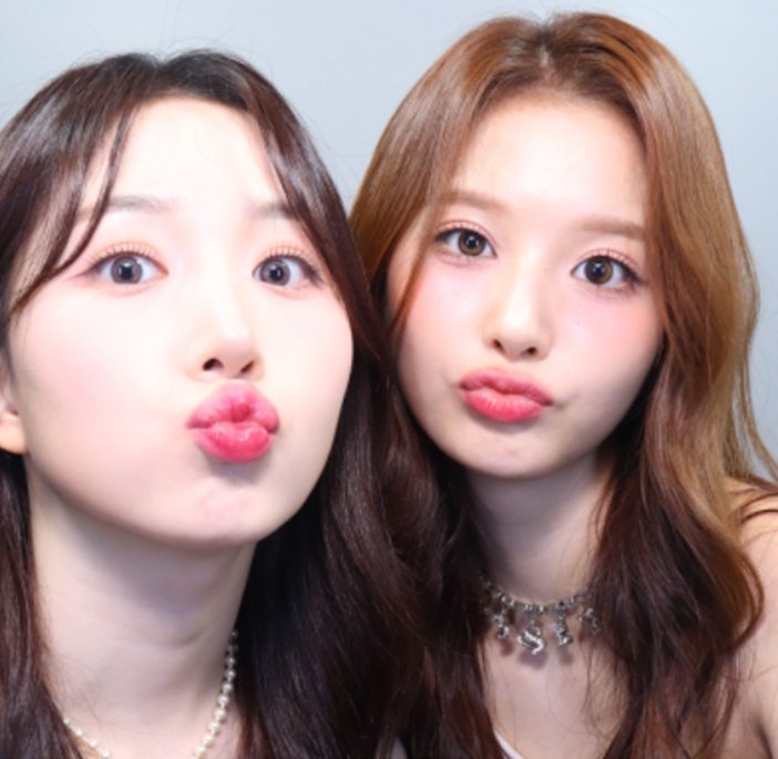 HaewonBr's tweet photo. 📸. Haewon e Sullyoon nas fotos para a KCON. https://t.co/yPUZBGRPYW
