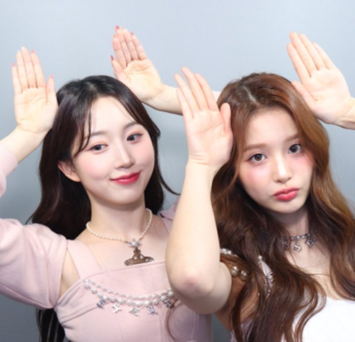 HaewonBr's tweet photo. 📸. Haewon e Sullyoon nas fotos para a KCON. https://t.co/yPUZBGRPYW