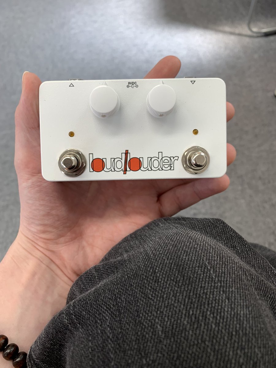 jpilk_AGNS's tweet photo. Picked up a new pedal from @ChadderBoxFX! @AGNS_JPN’s leads &amp; chugs are gonna sound heavier than ever! Thanx Chad! 🤘🤘🔥

ついに新しいエフェクター貰った！ChadderboxFXのloud/louder！マジでありがたい！絶対に前よりリードギターサウンドはガチパワフルになる！🤝 https://t.co/1cFaeLqoGr