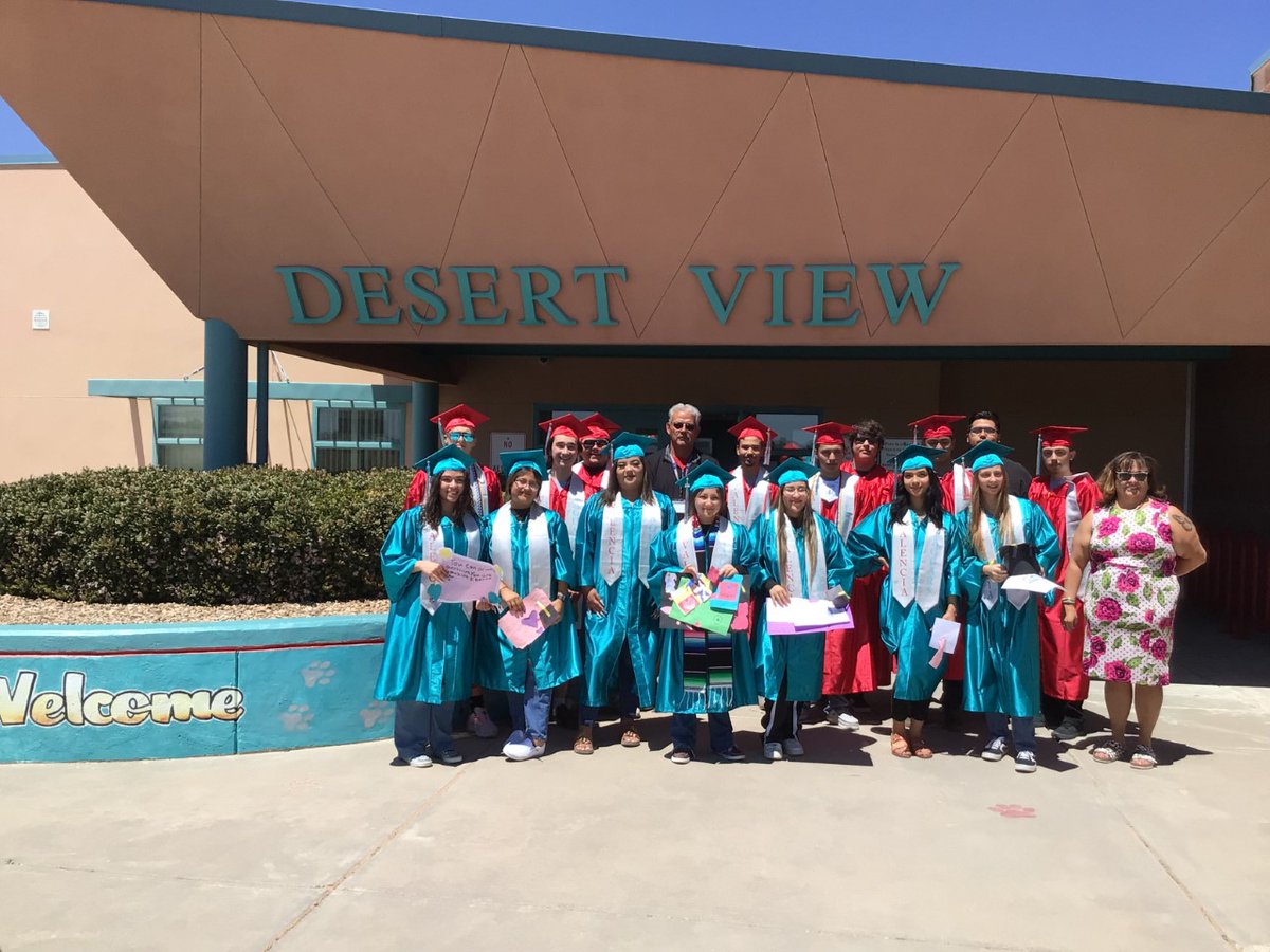vhsjags's tweet photo. This amazing group of seniors visited their old home, Desert View Elementary, to inspire some of the younger members of the #JaguarNation! You look fantastic, Jags! Only 11 days until graduation!! #SomosValencia https://t.co/2k2xQEhpbl