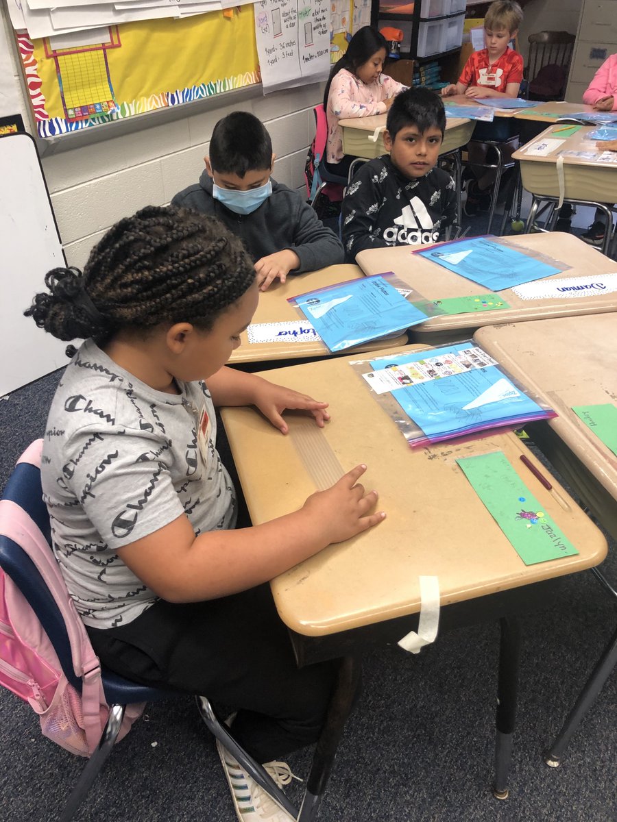 carmeng94's tweet photo. SCE 2nd graders are making beautiful music using the straw flute they created using materials from Duke Energy Science Night!  @SCEBulldogs @ncscifest #Scienceforall https://t.co/261gsoiTOk