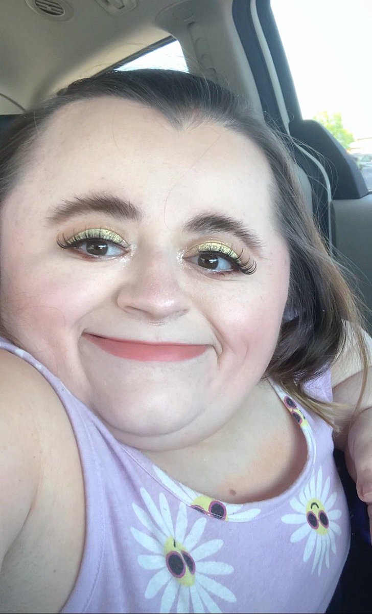 Makeup_Hannah15's tweet photo. "Beneath the makeup and behind the smile I am just a girl who wishes for the world."
-Marilyn Monroe ๐ #motd๐ #ootd๐ #makeupismypassion #makeuplover #makeupobsesssed #carselfie #selfiequeen #goodlighting #summer2022 https://t.co/3UyBJL7vL6