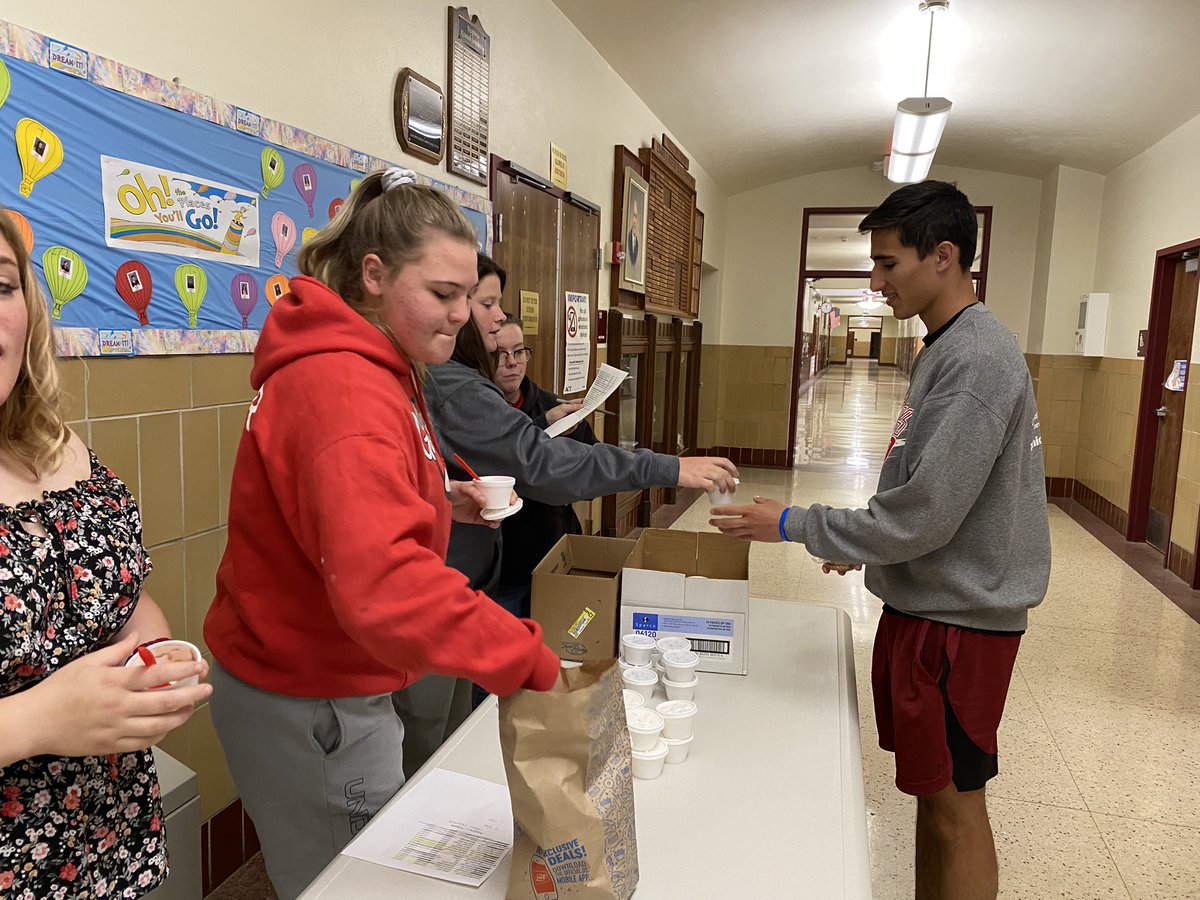 HoisingtonKay's tweet photo. Had a busy week last week! Sold ice cream cups with all proceeds going to the Hoisington Food Bank. Also had “Build Your Own Trail Mix” for Teacher Appreciation. https://t.co/4nsO2M7SYA