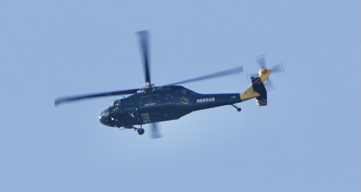 ShorealoneFilms's tweet photo. WHOA! New @Helinet #Blackhawk passing over! #GetVerticle #Choppas #AvGeek 05-10-22 https://t.co/1eir0jYyoW