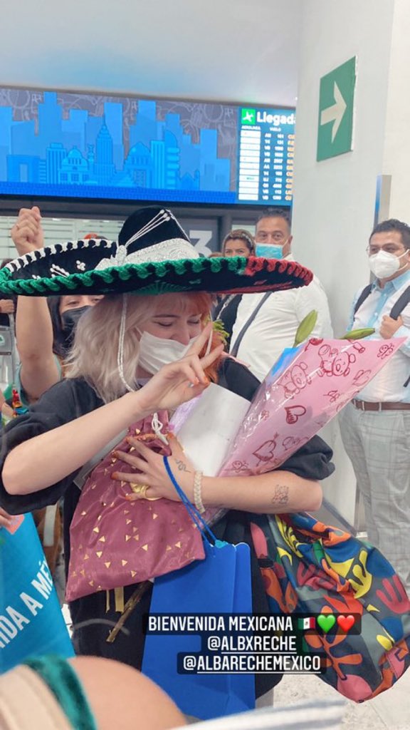 AlbaRecheCU's tweet photo. esta es LA foto jajaja que bonii por favor 🥺 #AlbaRecheenMéxico https://t.co/P3J1f7MmV8