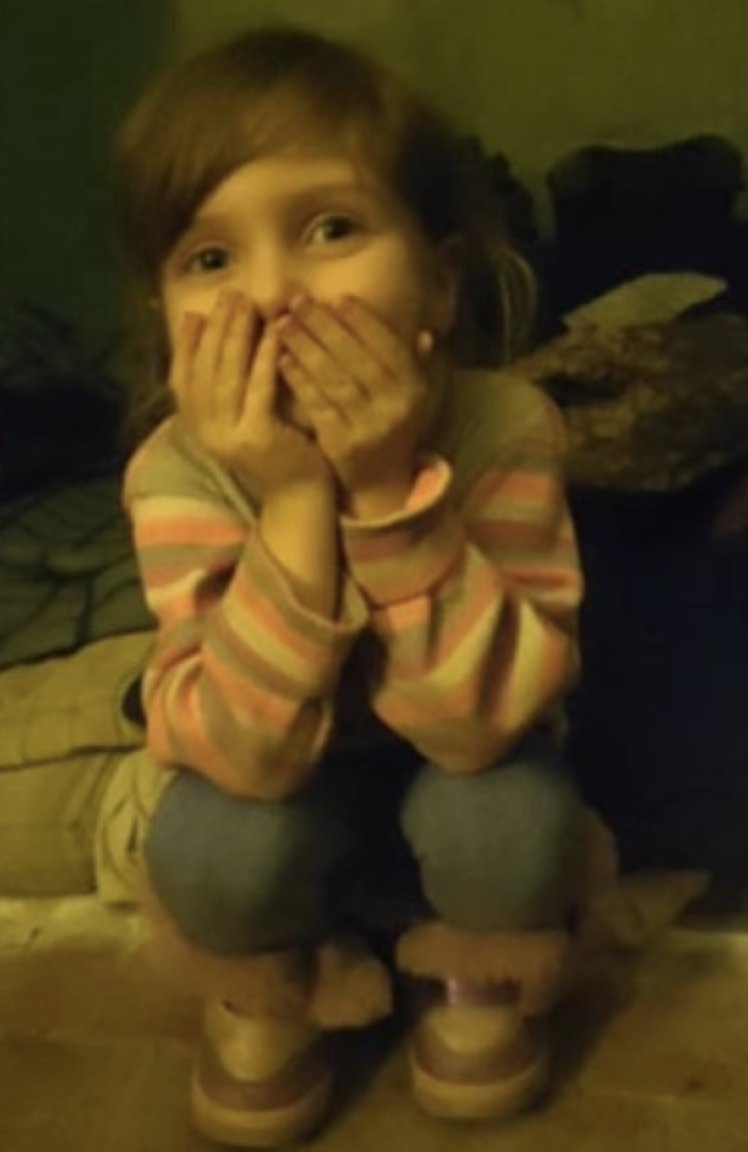 besstrasnij1's tweet photo. Alisa and her mama supposed to be together in safety place.
But her mother #military medic.Together they were evacuated from #AzovStal But russia-backed militants detained Viktoria along the way.She's now likely in #FiltrationCamp
#WarInUkraine #Mariupol #Ukraine #StopWar https://t.co/NtnU5WACo4